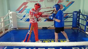 На спорте: кикбоксинг