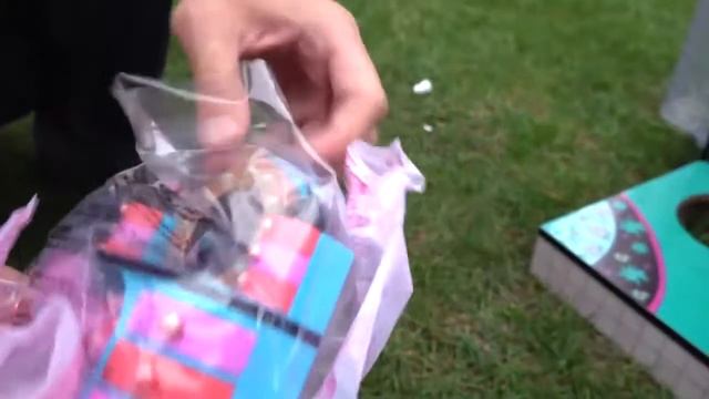 LoL Doolls Suprise House Катя с папой собирают игрушечный домик для оол смотреть онлайн