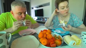 Мукбанг Вован какой то СТРАННЫЙ стал в Таиланде! Паттайя ему пошла НЕ НА ПОЛЬЗУ! Семейный завтрак