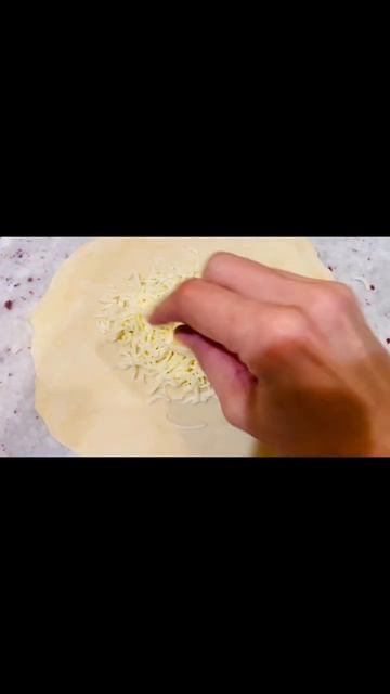 Cheese potato bread.No oven.No eggs.No yeast.Очень вкусный пирог с сыром и картофелем на сковороде. смотреть онлайн