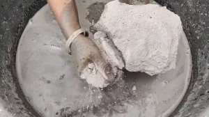 ||ASMR|| Big chunks of dusty sand  cement crumbling in lots of water 💦💦 ||satisfyingvideo||
