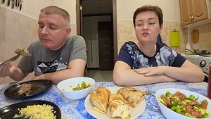 Мукбанг Вован испытывает моё ТЕРПЕНИЕ! Приготовили ВКУСНЕЙШЕЕ мясо на ужин по ЗАБЫТОМУ рецепту) Влог