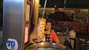 Паттайя встречай! ГОЛОДНЫЕ как волки с дороги, Пошли НОЧЬЮ на поиски ЕДЫ. Нас везде узнают. Таиланд