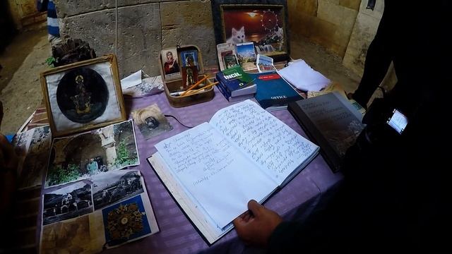 Քուրդ գյուղացին բացում է Վարագավանքի դուռը, Վան / The Kurdish peasant opens the door to Varagavank смотреть онлайн