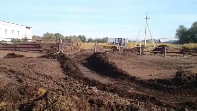 Амкодор пробирается в "болото" смотреть онлайн