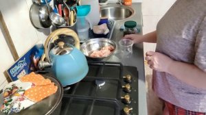 Мася дома,мы счастливы.Сварила любимый борщец.