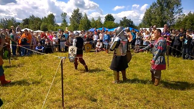 Поединок реконструкторов в доспехах 3 смотреть онлайн