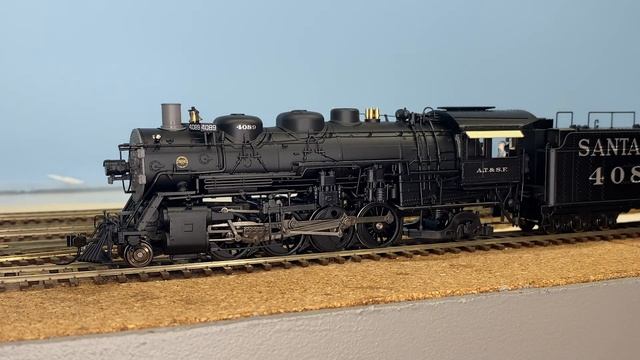 Unboxing and Review! - Broadway Limited Imports Paragon 4 ATSF Mikado 4000 Class 2-8-2