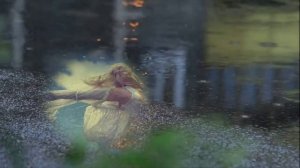 ПО НЕБУ БОСИКОМ исп  Г.Погорельская Ст М Гуцериев, муз. 
Л. Молочник и А. Золотарев