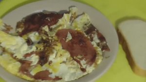 ВЕЧЕРНИЙ ОБЖОР МУКБАНГ НА ЯИЧНИЦУ С ЖАРЕНОЙ КОЛБАСОЙ