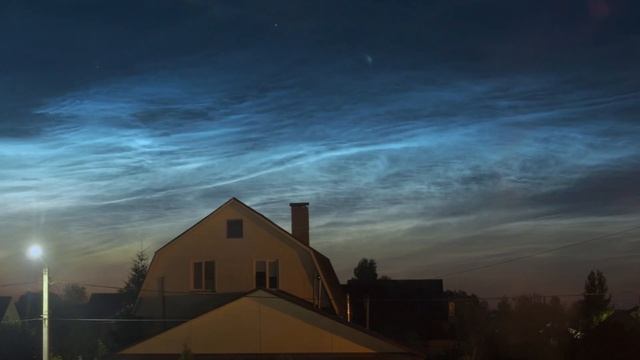 Серебристые облака вечером 12 июля 2024 года. Город Гусь-Хрустальный смотреть онлайн