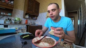 МУКБАНГ ДРУГАЯ ВЕРСИЯ - ЯИЧНИЦА / ГРЕЧКА / КОЛБАСА / БУТЕРБРОДЫ / ПЕЧЕНЬЕ / MUKBANG ASMR АСМР