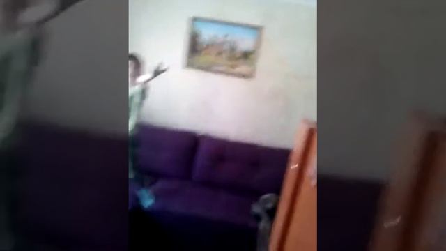 У моего брата хрущ не хочет летать смотреть онлайн