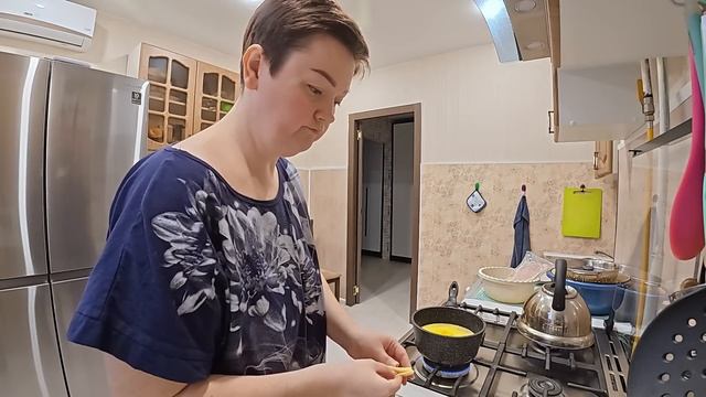 ВЗВЕСИЛАСЬ у Врача и ОБАЛДЕЛА! Нужно что то СРОЧНО ДЕЛАТЬ! Готовлю обед и болтаю Влог
