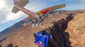 Первый В Мире Парашютист Прицепился К Самолету В Каньоне (Ред Булл | Red Bull)