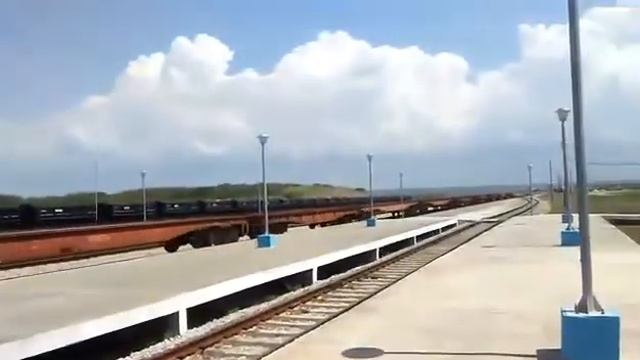 Loco TGM8KM 312001 with empty container flats through the new Angosta station headed for Mariel por смотреть онлайн