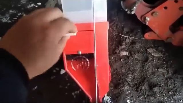 Сеялка ручная однорядная нажимная сажалка ручная