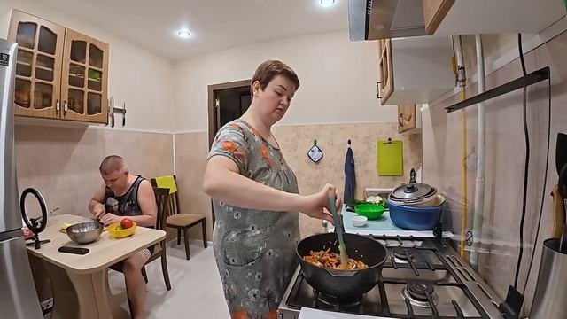 ЗАМЁРЗЛИ на прогулке и купили ВИНЦА для сугрева) Готовим вкусные СЕРДЕЧКИ карри и ГЛИНТВЕЙН на ужин)