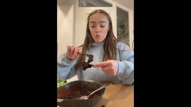 Harry Potter Chocolate Broomsticks Recipe | Harry Potter Official Cookbook | Harry Potter Cooking смотреть онлайн