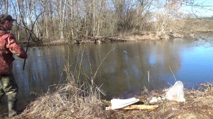 Открываю поплавочный сезон и удочка в дугу -  рыбалка 3 апреля на малой реке