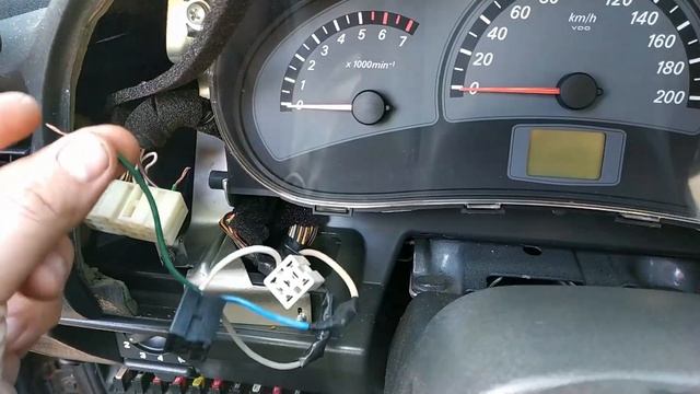 Кнопка ПРОТИТУМАНОК дов'язуємся до штатної проводки смотреть онлайн