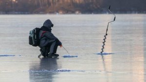 Два рыбака погибли, провалившись под лед в Курганской области