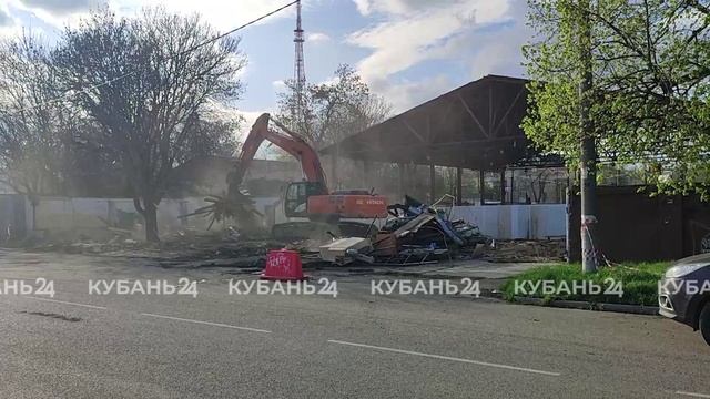 На территории бывшего МЖК в Краснодаре начали сносить здания