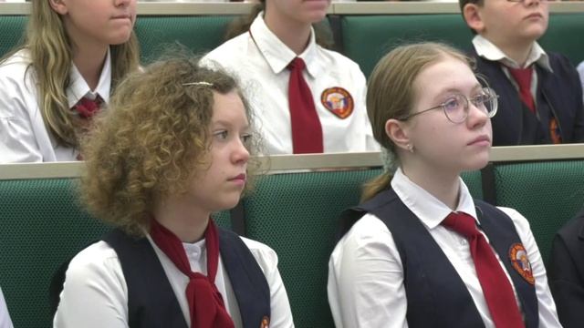 В одной из воронежских школ вместо звонков теперь звучат… фронтовые песни