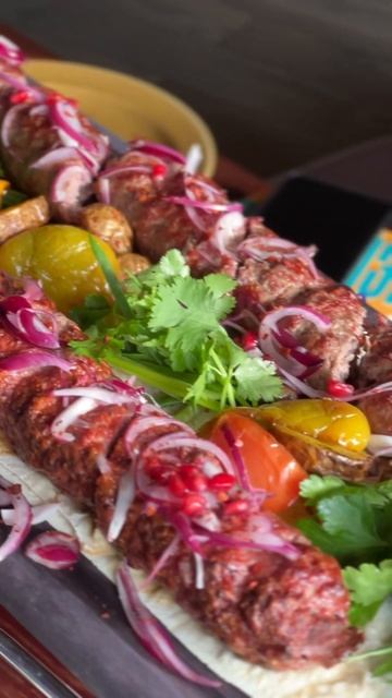 Люля весом 1 кг, видели когда-то такое? #вкусноипросто #блюдоизмяса #мангал #food #goodcity #рек смотреть онлайн