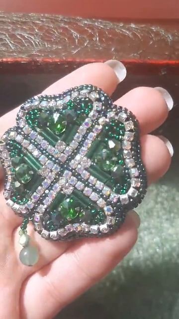 Брошь "Четырехлистный клевер" смотреть онлайн