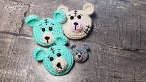 Вязать брошь Мишку крючком
