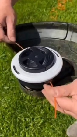 Как быстро заправлять газонокосилку леской👍 #shorts #garden #советы