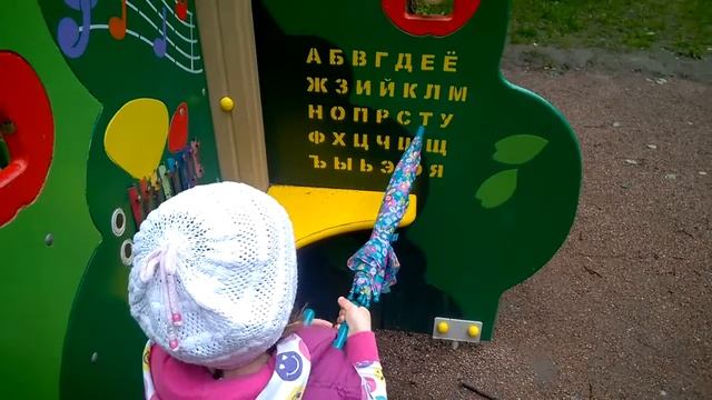 КАТЯ - УЧИТЕЛЬ. Прогулка с сестрой после дождя. ГОЛУБИ и раздача "ПЯТЕРОК" смотреть онлайн