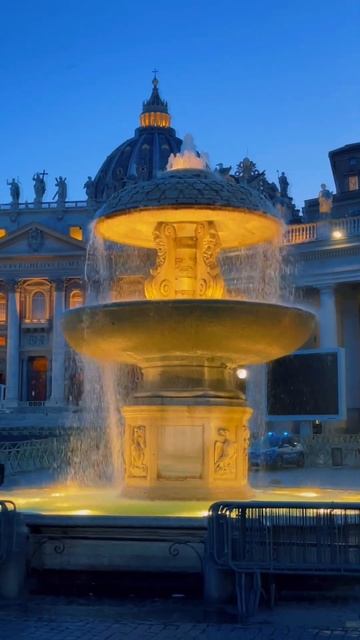 Passeggiata serale in piazza San Pietro, la sera è ancora più magica✨ смотреть онлайн