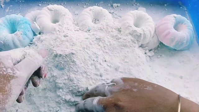 Pure white cement 💙🤍 Blue and white flower bundts crunchy soft powdery crumbling 😍|Satisfying video смотреть онлайн