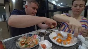 Мукбанг ОТМЕТИЛИ приезд в Таиланд! ОБЪЕДАЕМСЯ вкуснейшими РОЛЛАМИ и СУШИ! Куча рыбы на ужин Паттайя
