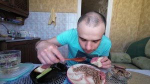 МУКБАНГ НАРЕЗКИ ЛУЧШЕЕ - ЯИЧНИЦА / ГРЕЧКА / КОЛБАСА / БУТЕРБРОДЫ / MUKBANG АСМР 04. 04. 2025