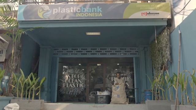 How Satya Organic combats ocean plastics смотреть онлайн