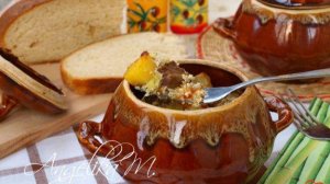Жаркое из свинины в горшочках