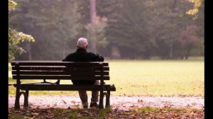 Дедушка на скамейке