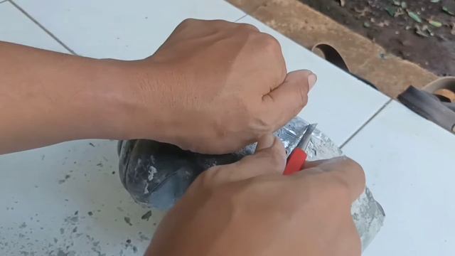 Unique Flower Pots from Cement and Waste Gallons of Mineral Water