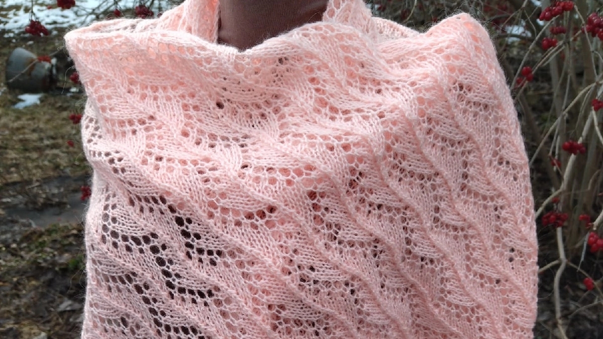 Палантин спицами "Персик"