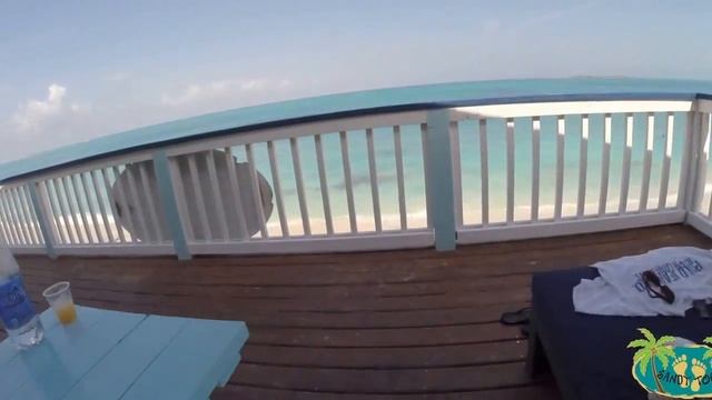 Sandy Toes From Above! смотреть онлайн