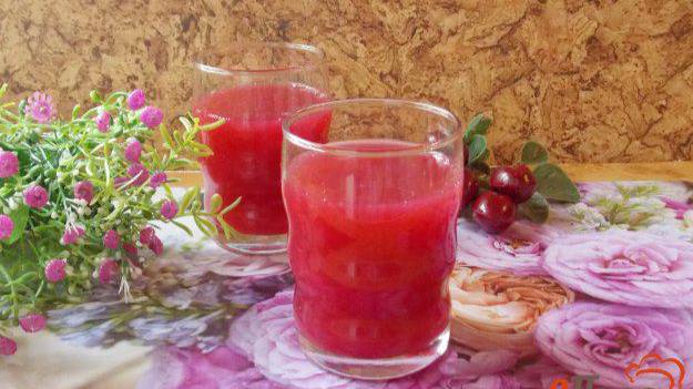 Кисель из яблок, малины и черной смородины