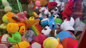 ЛОВИМ МЕЛКИЕ ИГРУШКИ В НЕСКОЛЬКИХ АППАРАТАХ ИГРУШЕК. ЦВЕТ НАСТРОЕНИЯ КРАСНЫЙ ❤️