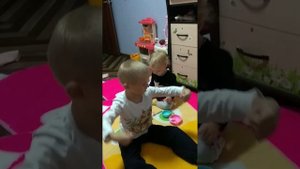 песня "машина едет далеко ,далеко"
