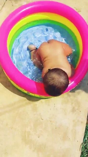 Tulsi enjoying #baby bath#viral #new #shorts смотреть онлайн