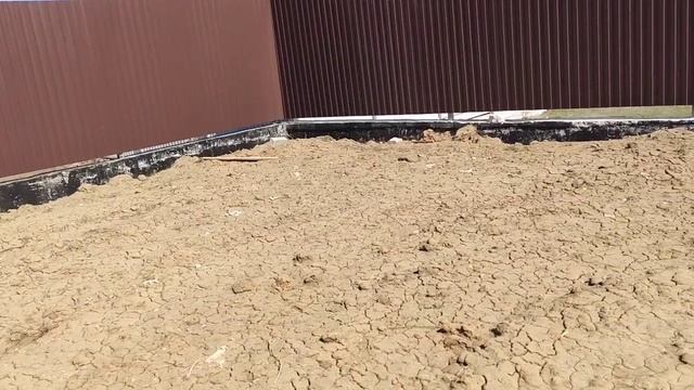 Подкоп под дверь 🤭. Приехали отдохнуть, взялись за работу 🙈 смотреть онлайн