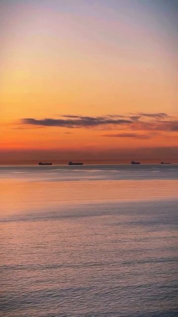 Волшебные закаты Геленджика — когда город замирает в золотом свете. 🌅
