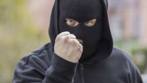 Ростовскому студенту грозит срок за драку с хулиганами, громившими автомобили